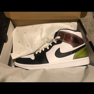 Air Jordan 1 Mid SE